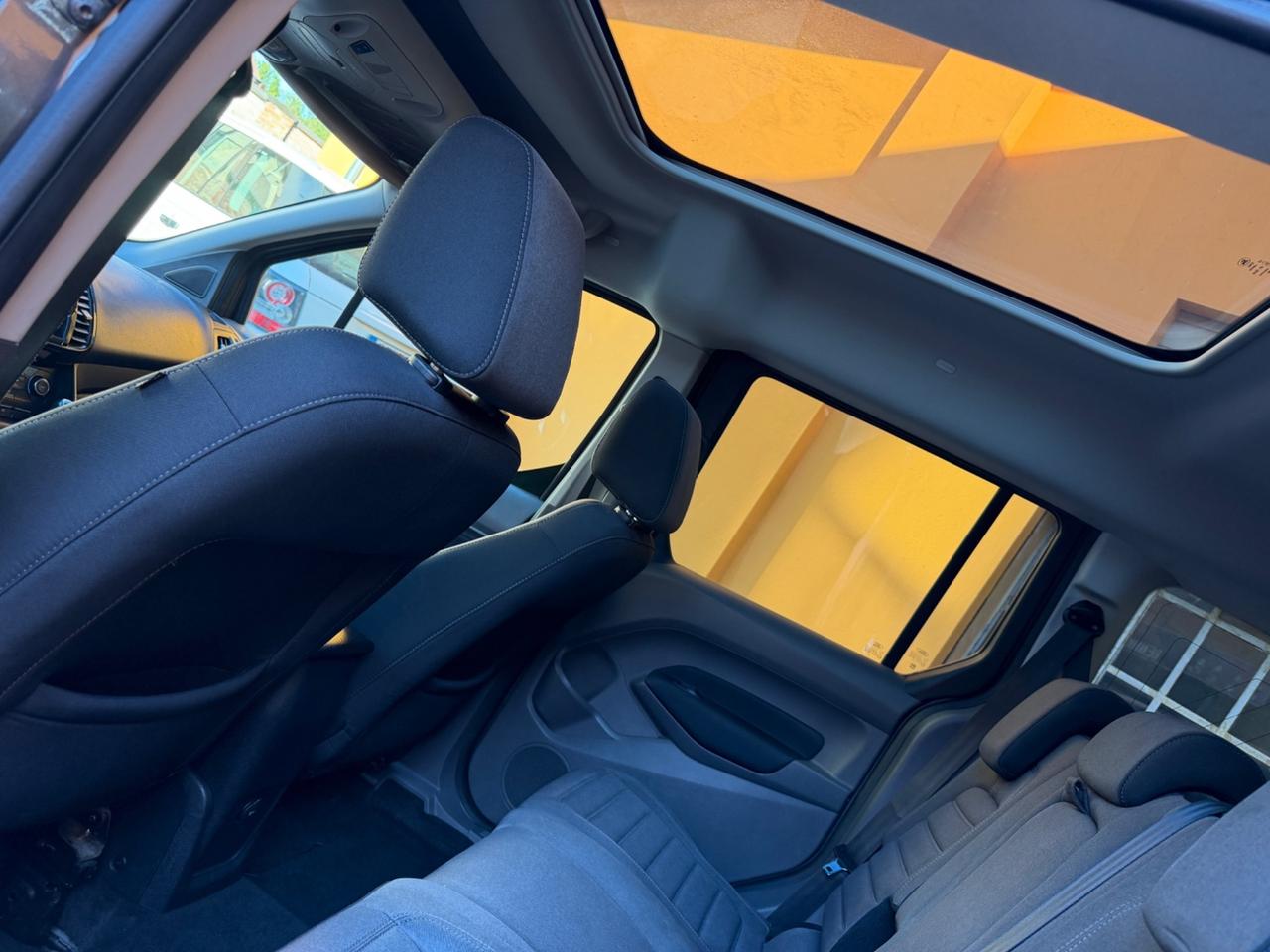 Ford Tourneo Connect 1.5 TDCi 120 CV Titanium