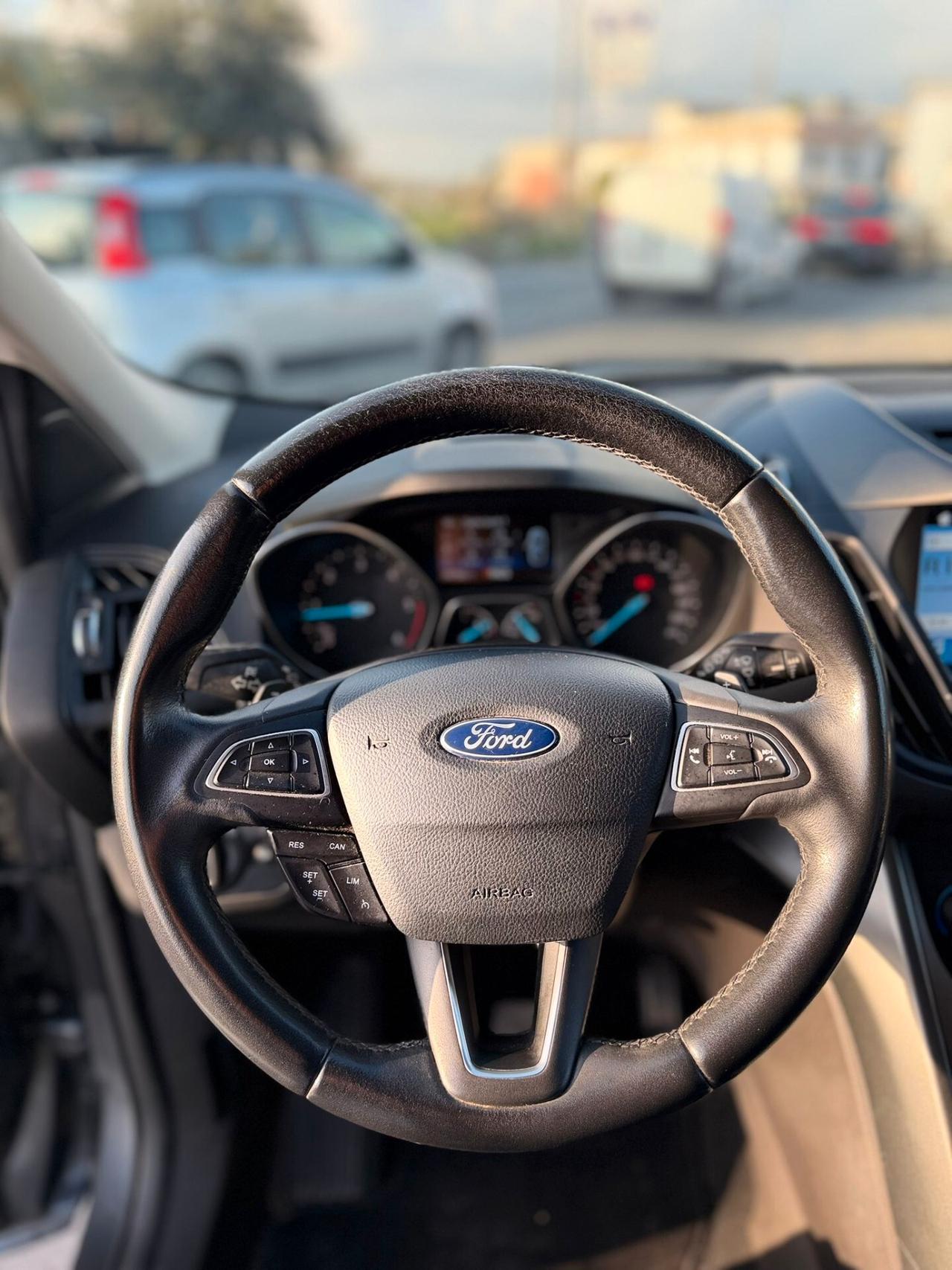 Ford Kuga 1.5 TDCI 120 CV S&S 2WD Powershift Titanium Business