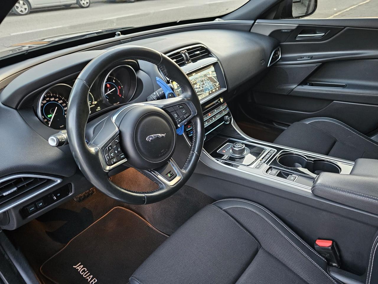 Jaguar XE 2.0 D Turbo 180cv 4WD*R-Sport*Pelle*Navi*19**