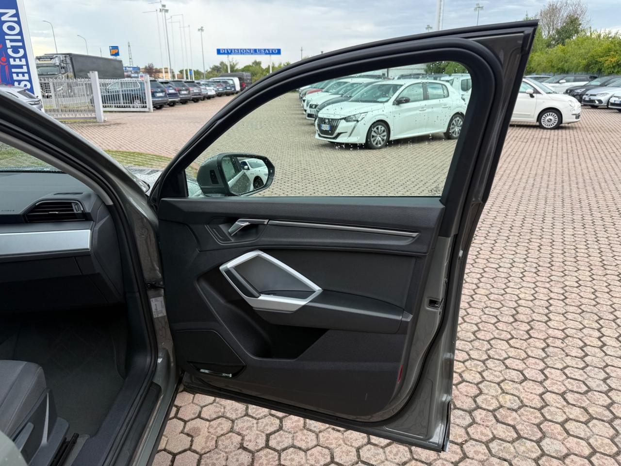 Q3 SPB 45 TFSI e S tronic Business Plus