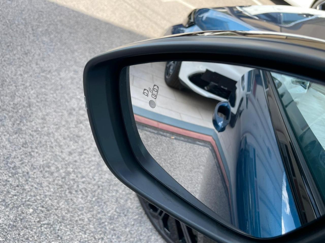Lancia Ypsilon Hybrid e-DCT Edizione Cassina
