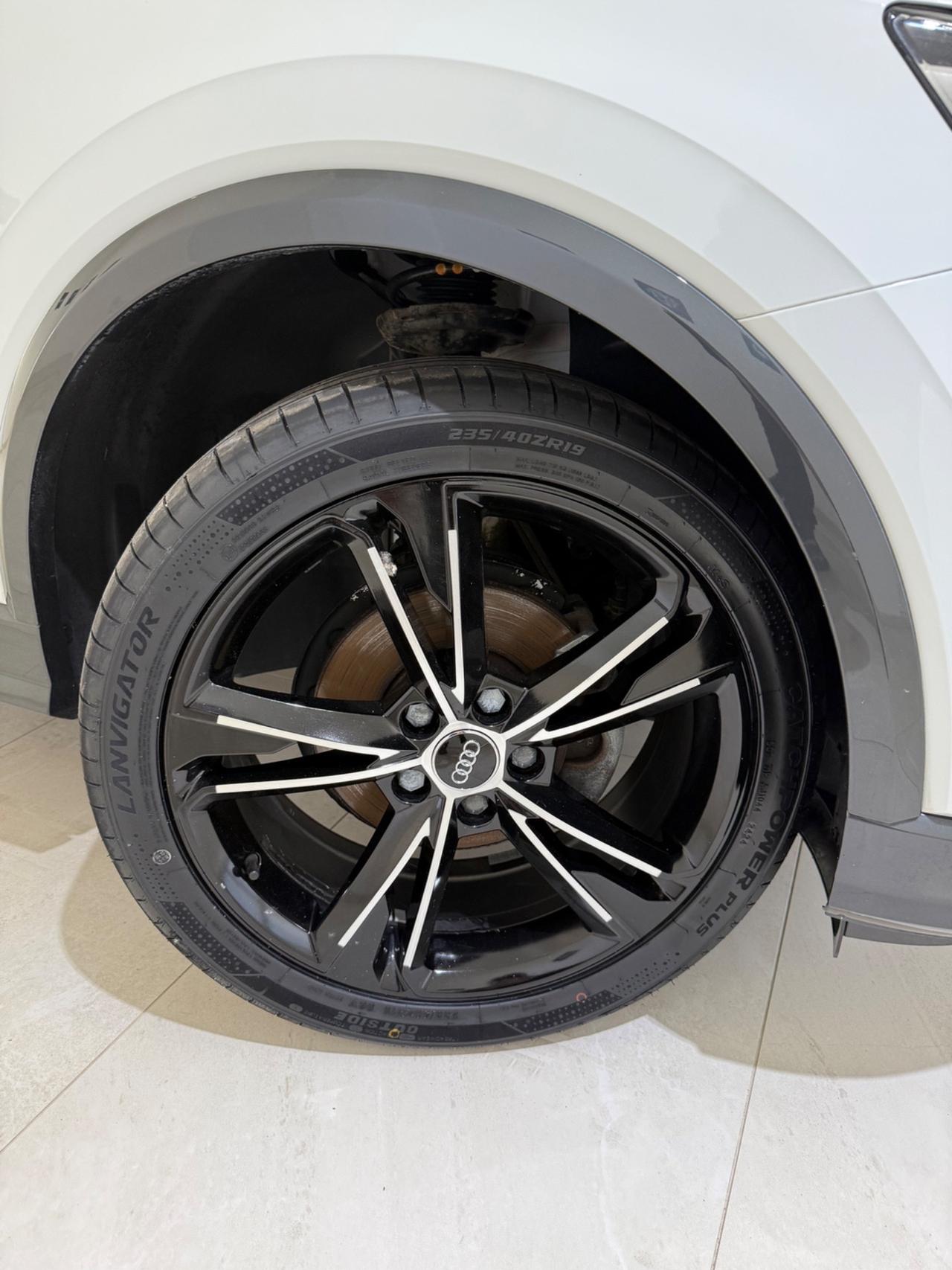 AUDI Q2 30 TDI S LINE EDITION CON TETTO APRIBILE E GANCIO TRAINO