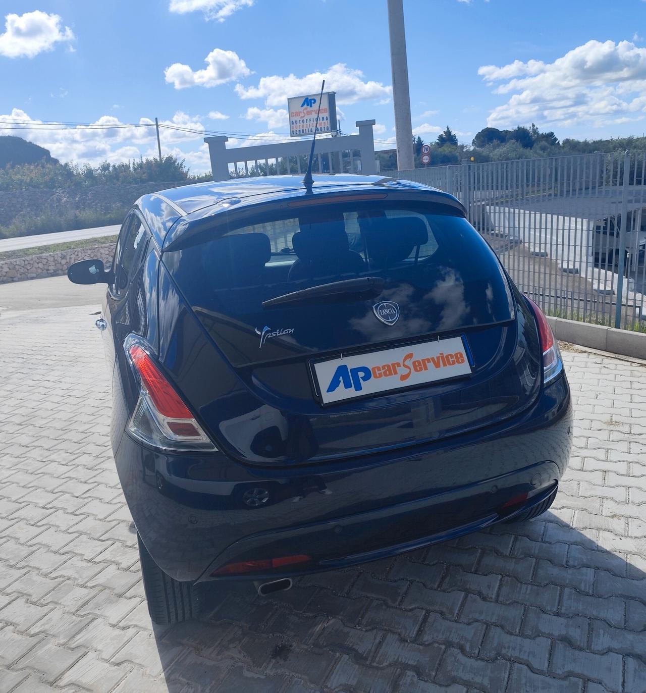 Lancia Ypsilon 1.2 69 CV 5 porte Silver