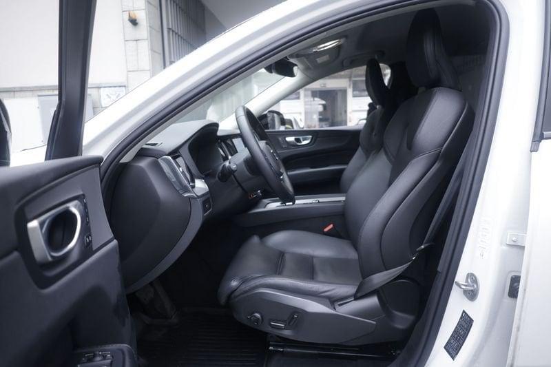 Volvo XC60 Volvo XC60 B4 (d) AWD automatico Plus Dark 145KW ANNO 2024