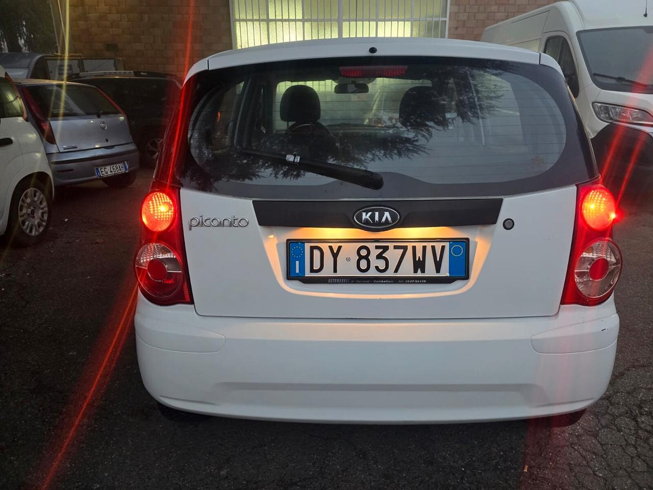 Kia Picanto 1.0 12V Town Bi-Fuel rate 99,00