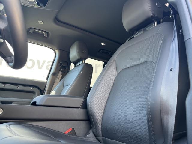 Land Rover Defender 110 3.0 I6 MHEV X-Dynamic SE AWD Auto