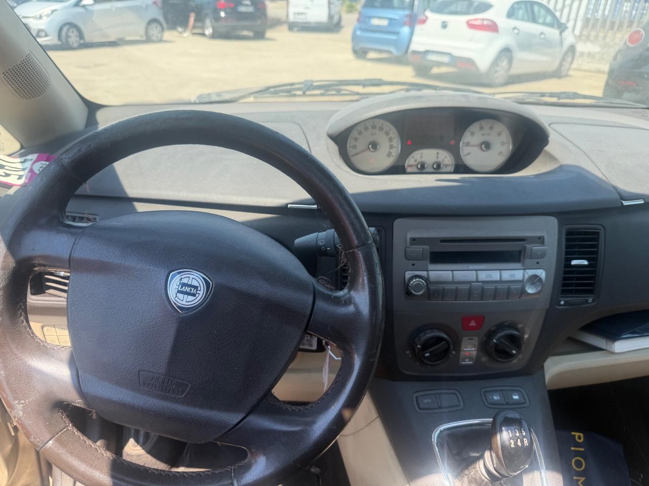 Lancia Ypsilon 1.4 16V Platino