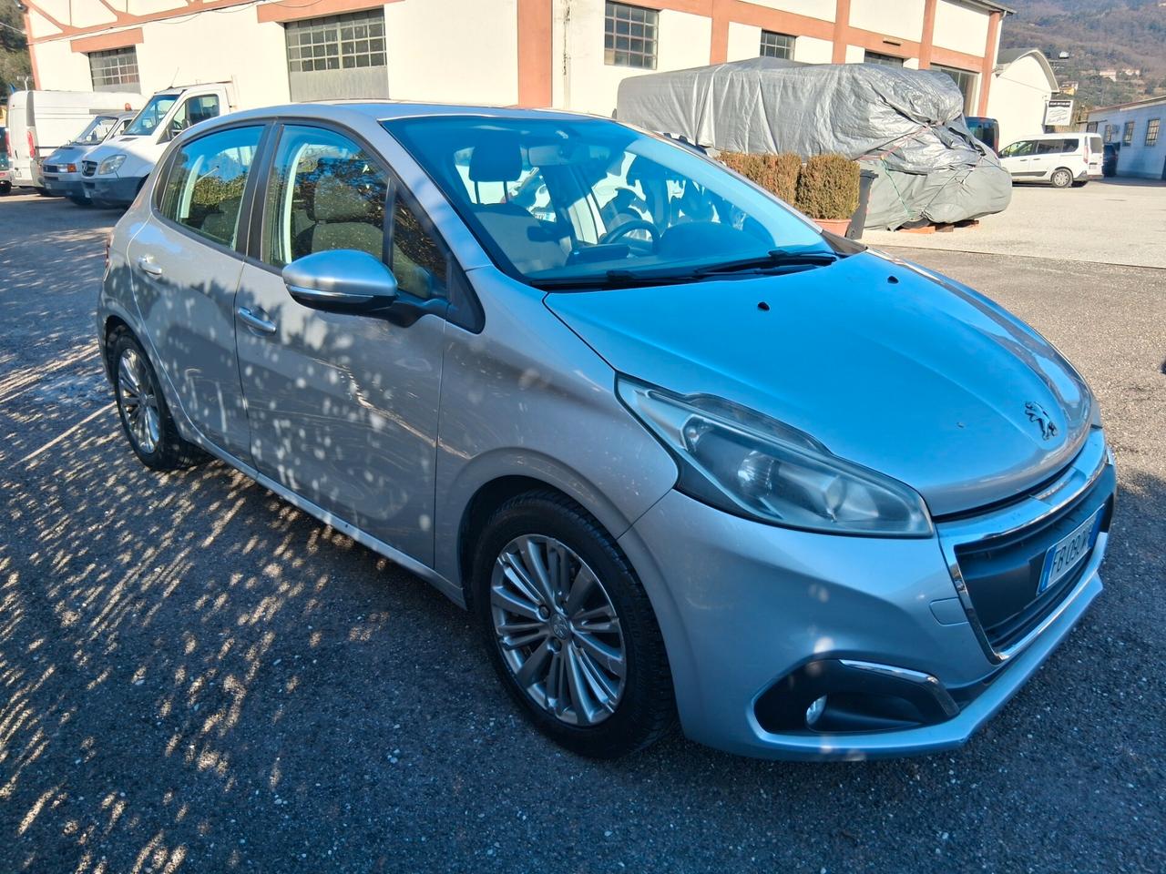 Peugeot 208 PureTech 82 5 porte Allure