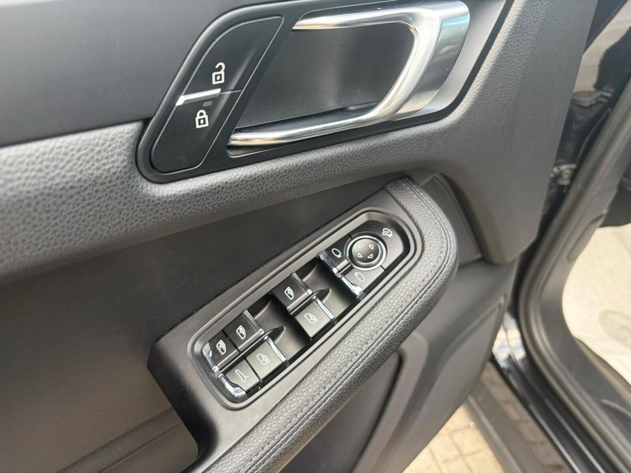 PORSCHE MACAN FULL - PANORAMA