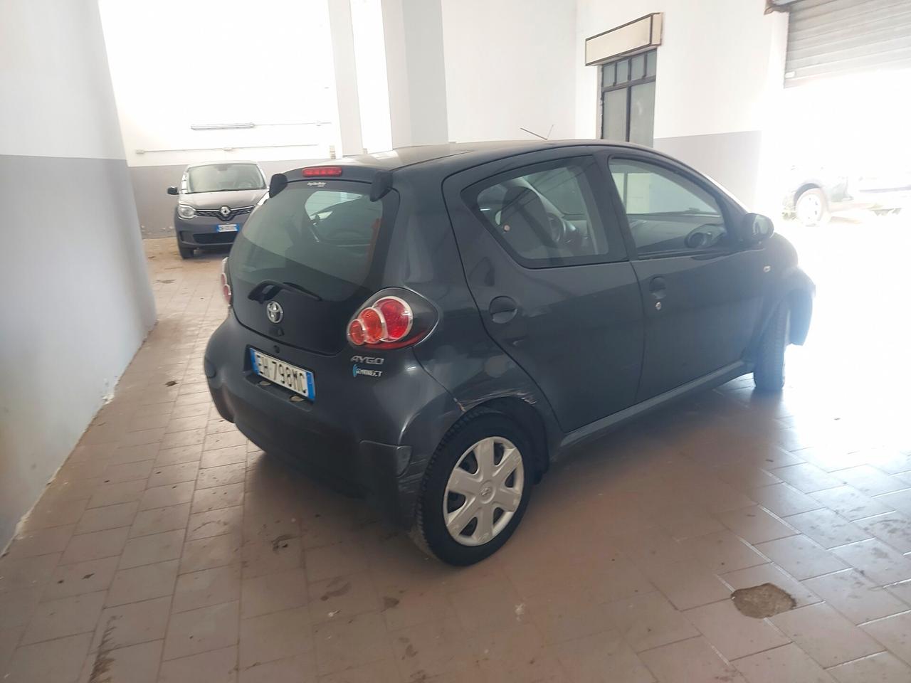 Toyota Aygo 1.0 benz 2011 5 porte