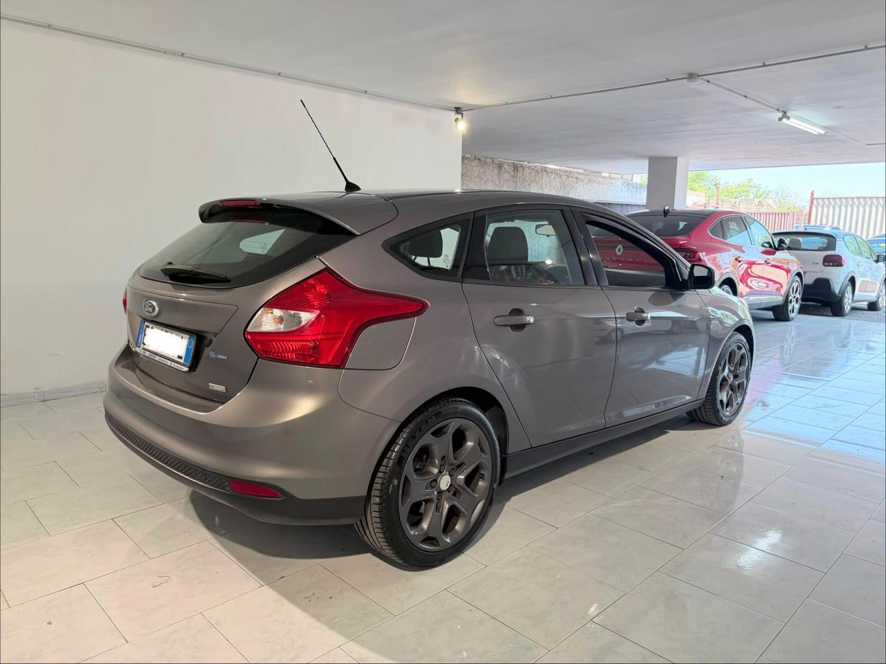 FORD FOCUS BERLINA TITANIUM GPL 2014