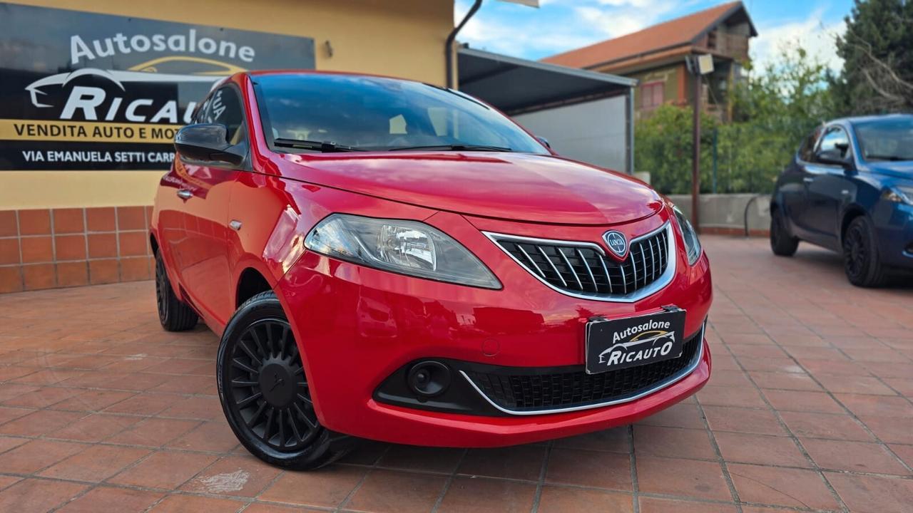 Lancia Ypsilon 1.0 FireFly 5 porte S&S Hybrid Ecochic Silver