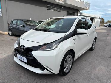 Toyota Aygo 1.0 x-play 5p