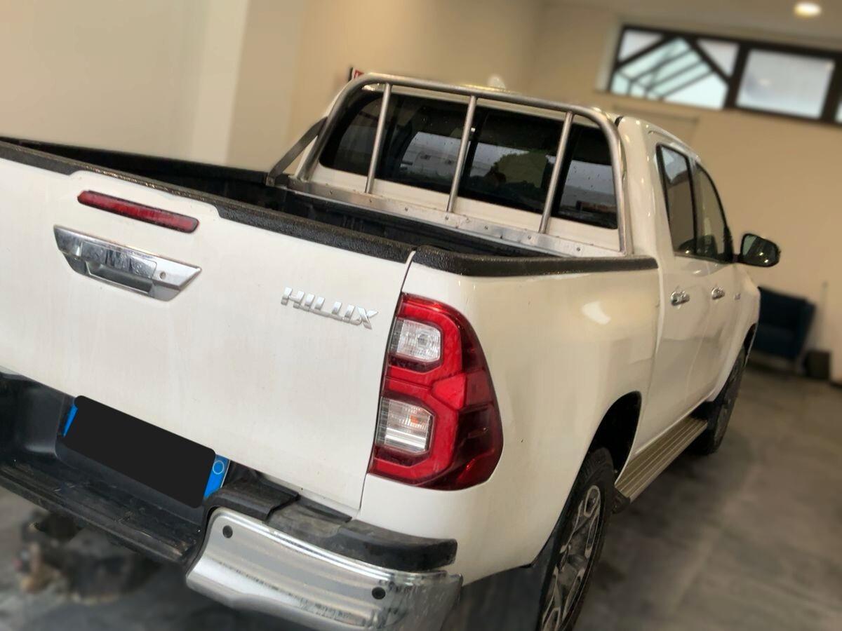 Toyota Hilux 2.8 D-4D Double Cab Executive 4x4 204CV | 02/2022 | 84.200 km