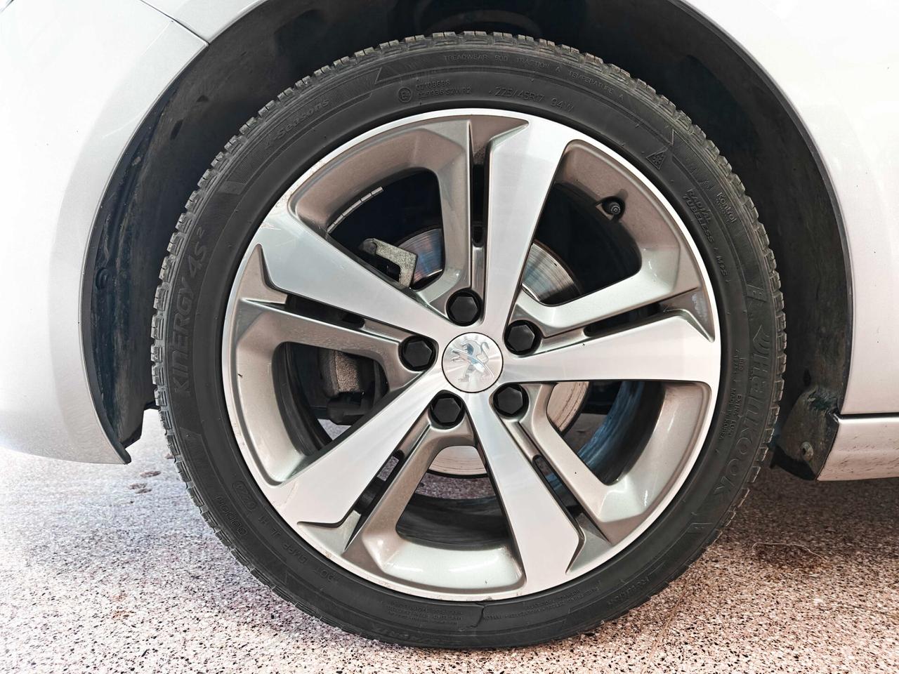 Peugeot 308 BlueHDi 130 S&S SW Allure