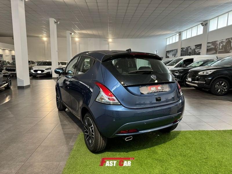 Lancia Ypsilon 1.0 FireFly 5 porte S&S Hybryd Gold