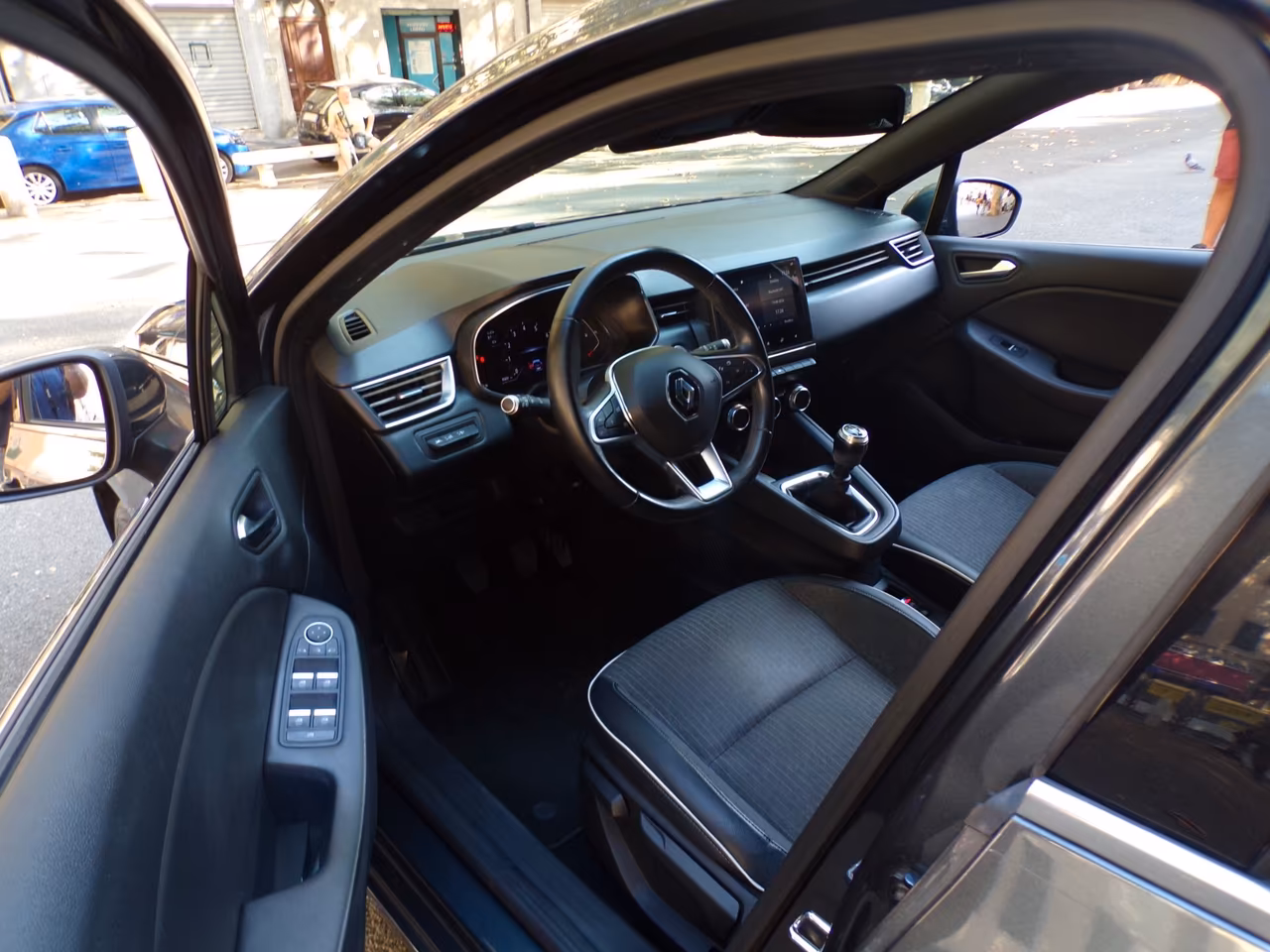 RENAULT CLIO INTENS 1 PROPRIETARIO | 85.500 KM | NOV.2019 BOOK SERVICE RENAULT | NEOPATENTATI