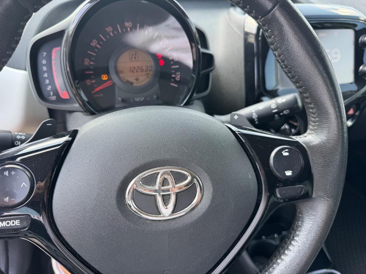 Toyota Aygo 1.0 VVT-i 69 CV 5 porte x-clusiv MMT