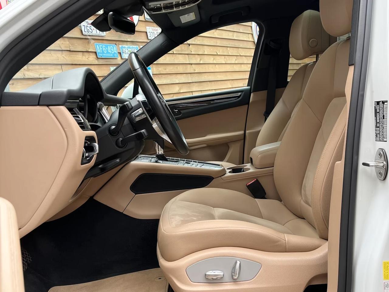 Porsche Macan 2.0 TETTO Navi LED SPORT CHRONO