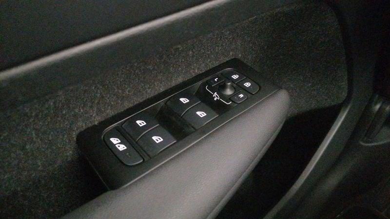 Volvo XC40 1.5 t3 Momentum Pro 163cv auto my21