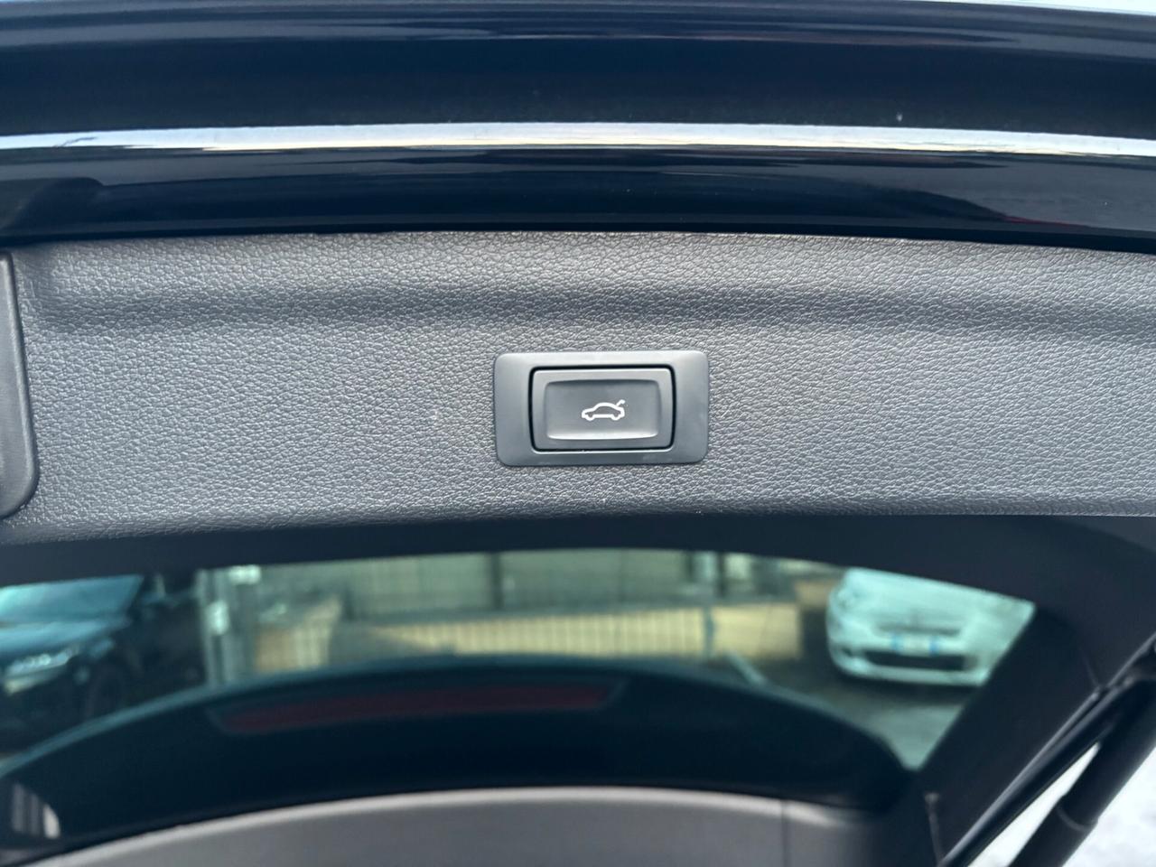 Audi Q3 35 TDI quattro S tronic line edition MY 22 KM 98.000 -BLACK