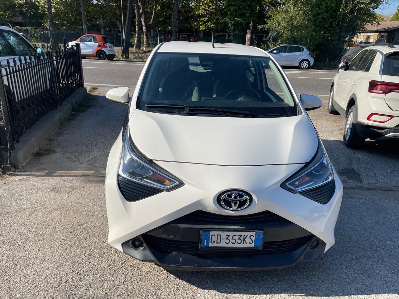 Toyota Aygo Connect 1.0 VVT-i 72 CV 5 porte x-clusiv