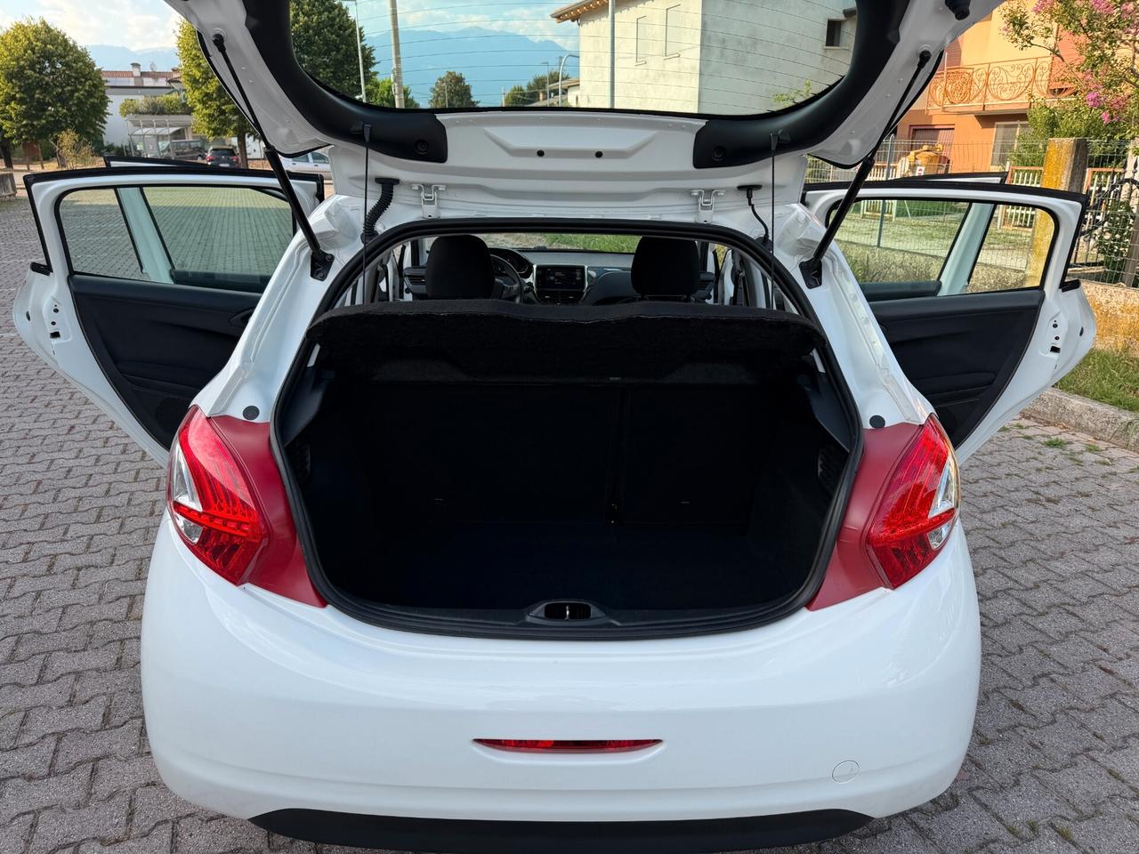 Peugeot 208 1.4 HDi Allure 36000 km!