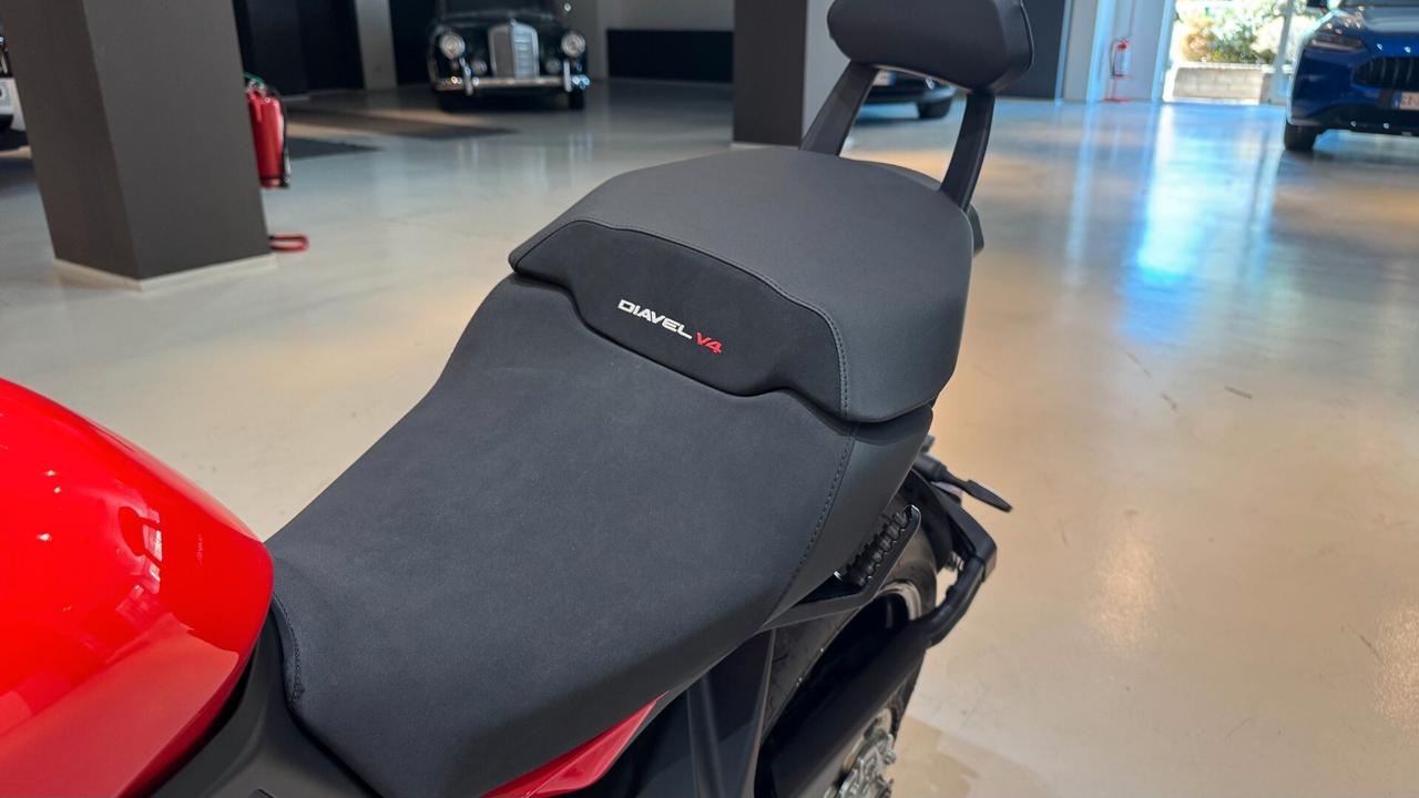 DUCATI DIAVEL V4 1.2B 168CV - 2024