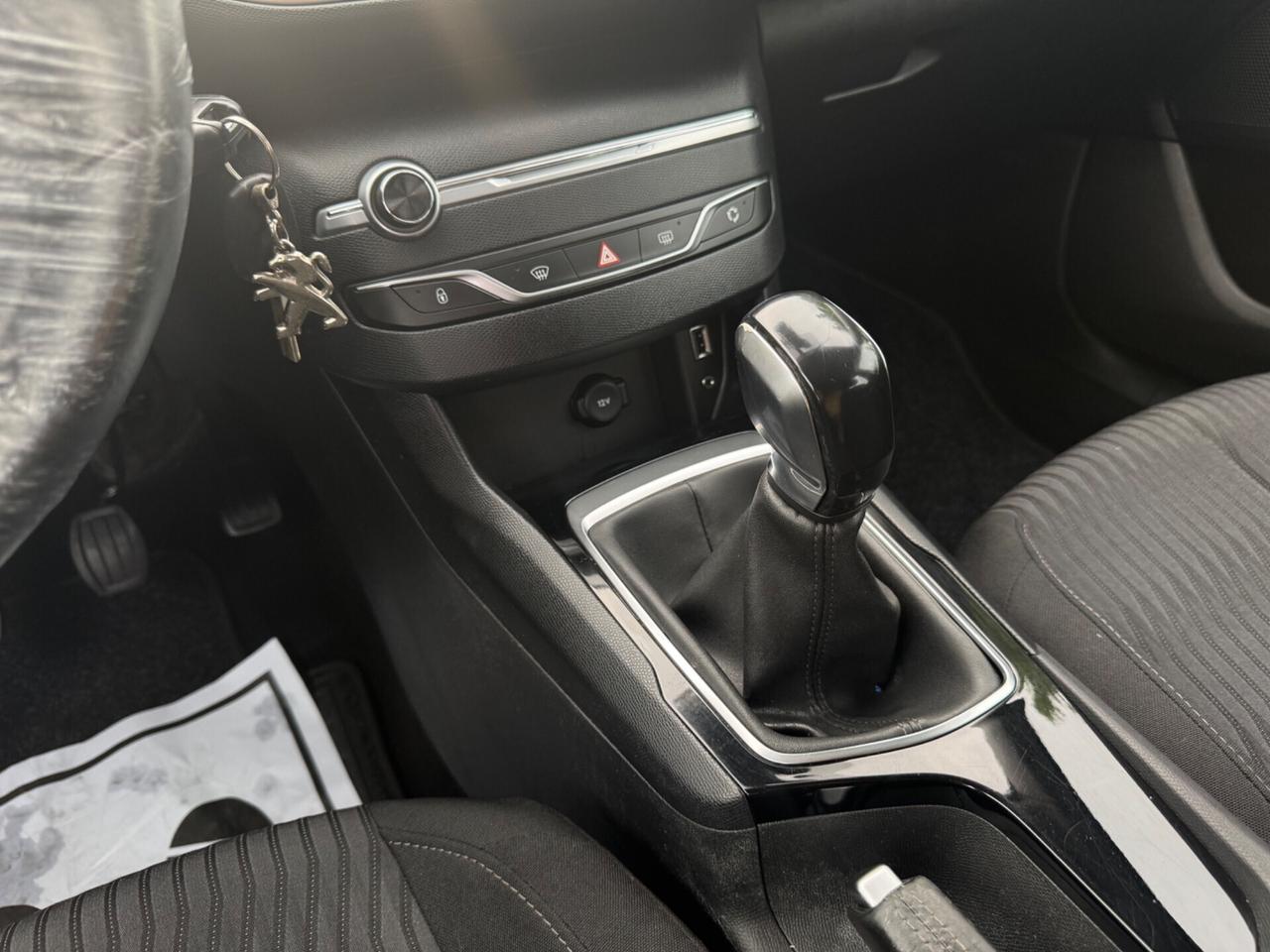 Peugeot 308 1.6 HDI 92 CV BUSINESS (68 KW) 2015 NEOPATENTATI
