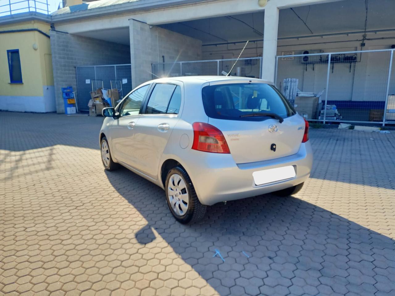 Toyota Yaris 1.0 5 porte Sol