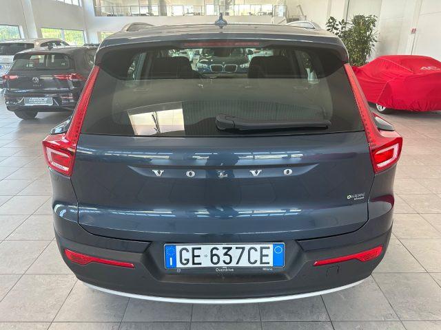 VOLVO XC40 T3 Momentum Pro
