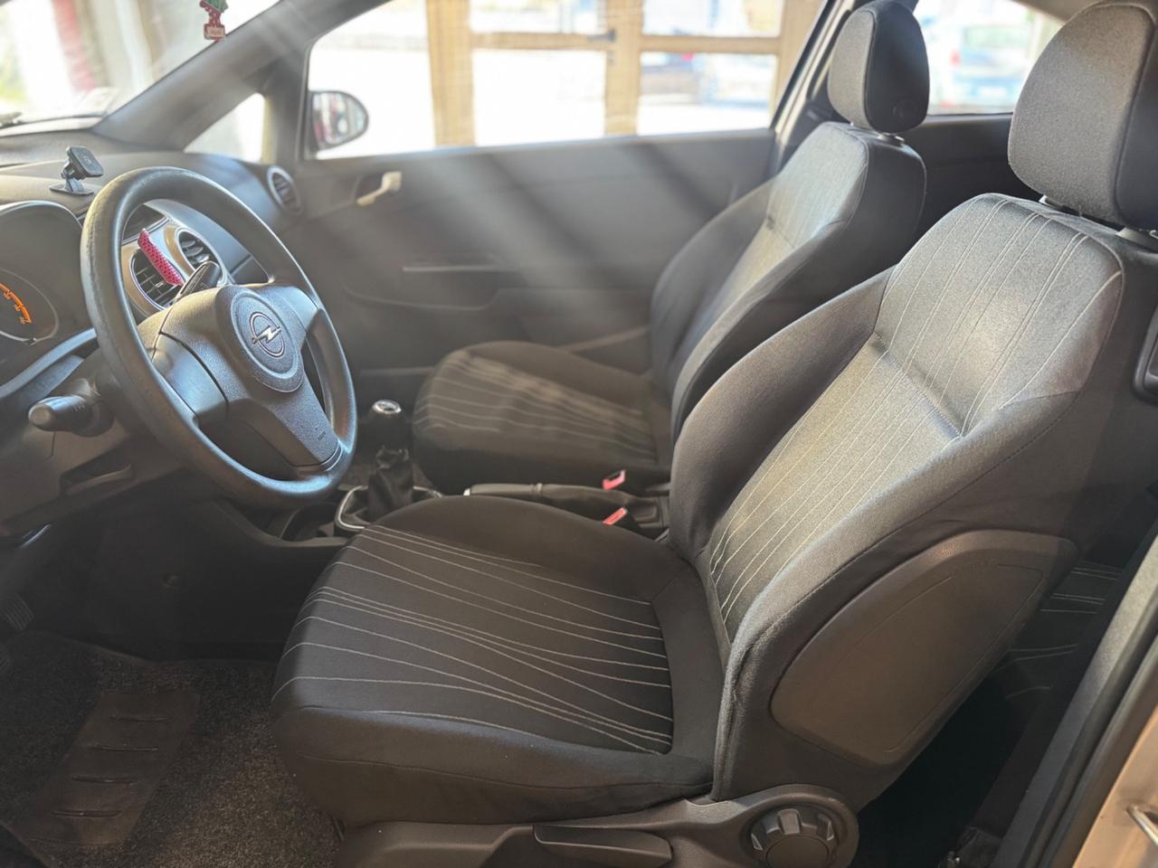 Opel Corsa 1.2 3 porte Club