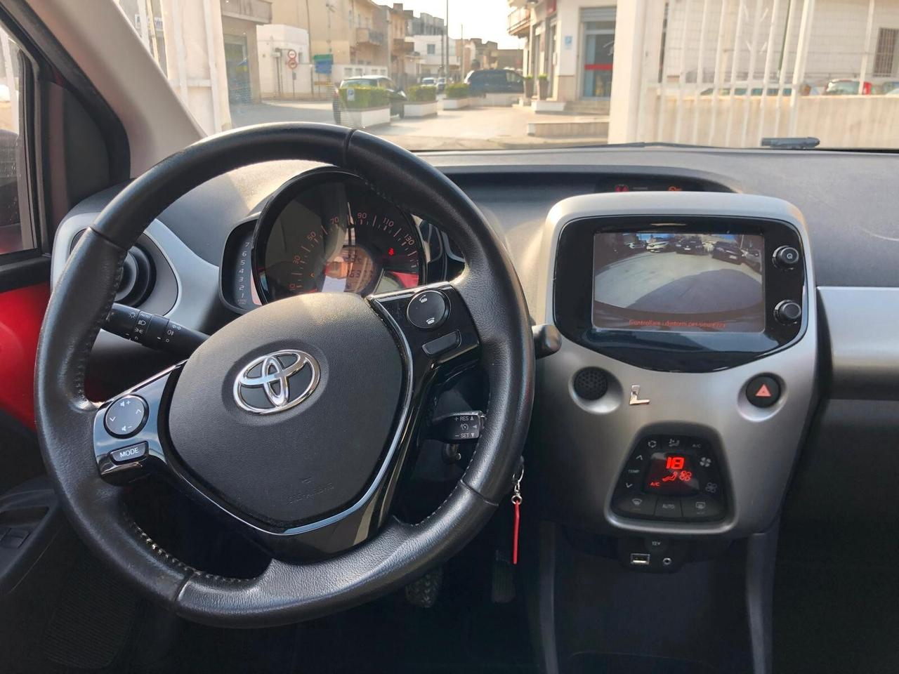 TOYOTA AYGO 1.0 X-PLAY - 2016