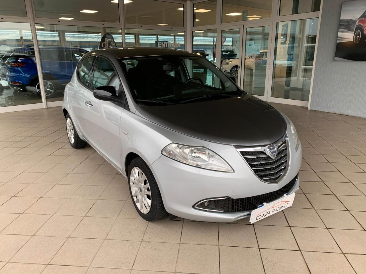 Lancia Ypsilon 0.9 TwinAir 85 CV 5 porte S&S Platinum