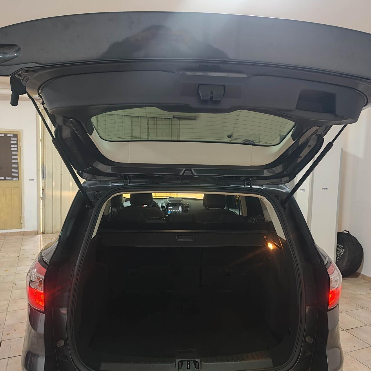 Ford Kuga 1.5 TDCI 120 CV S&S 2WD Plus automatico (12 mesi di garanzia)