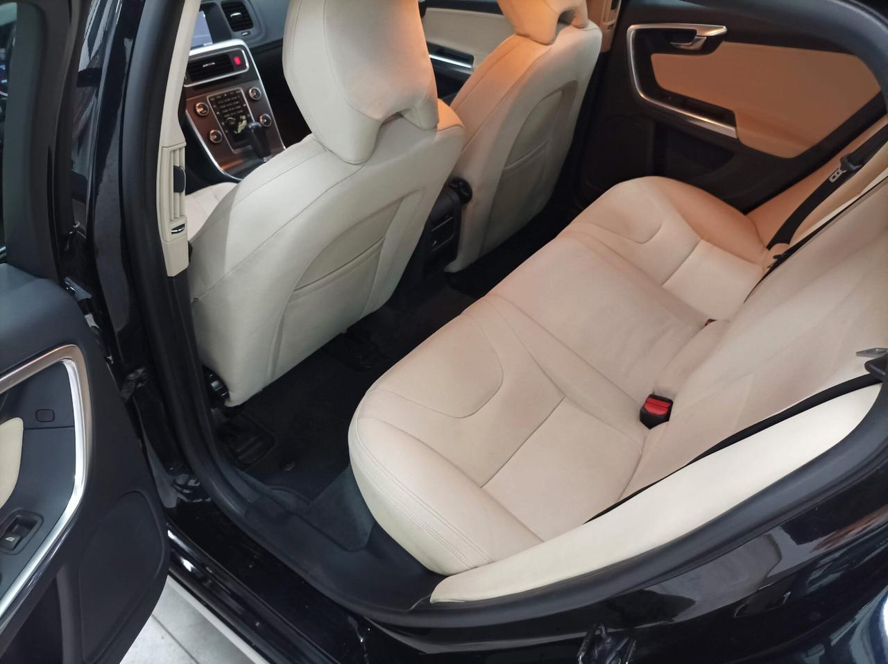 Volvo V60 D5 2.4 205 CV Geartronic Kinetic - 01/2011