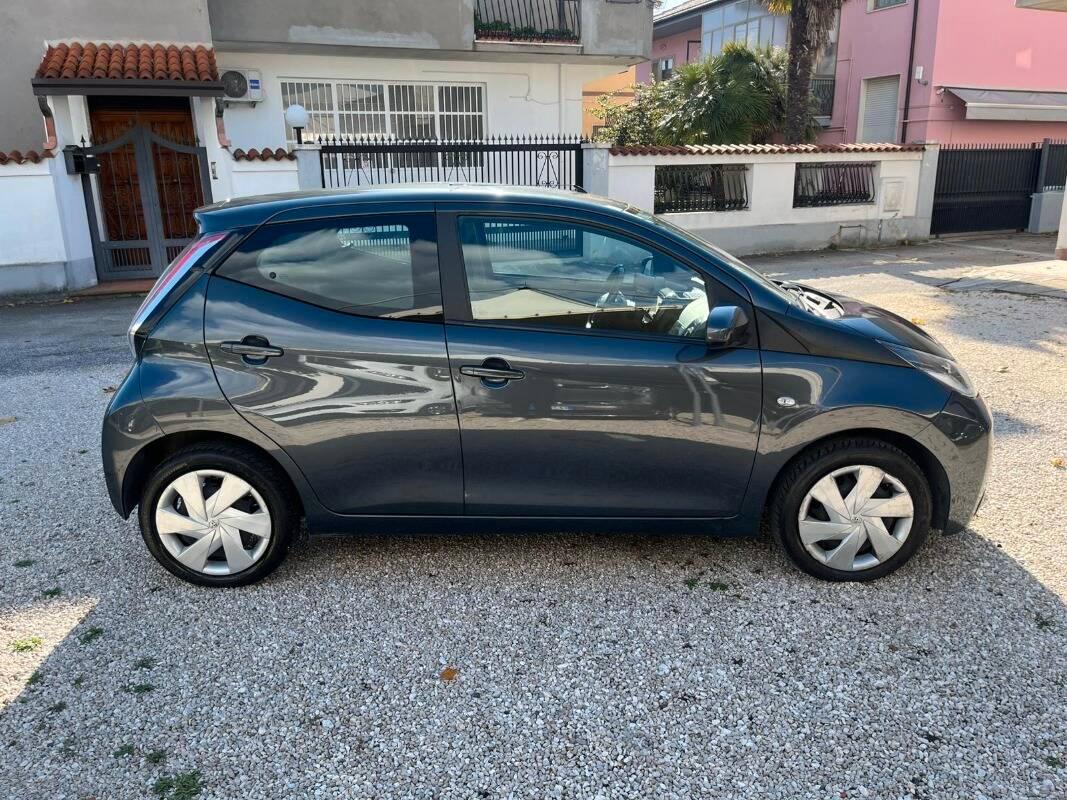 Toyota Aygo 1.0 x-play 5p my15