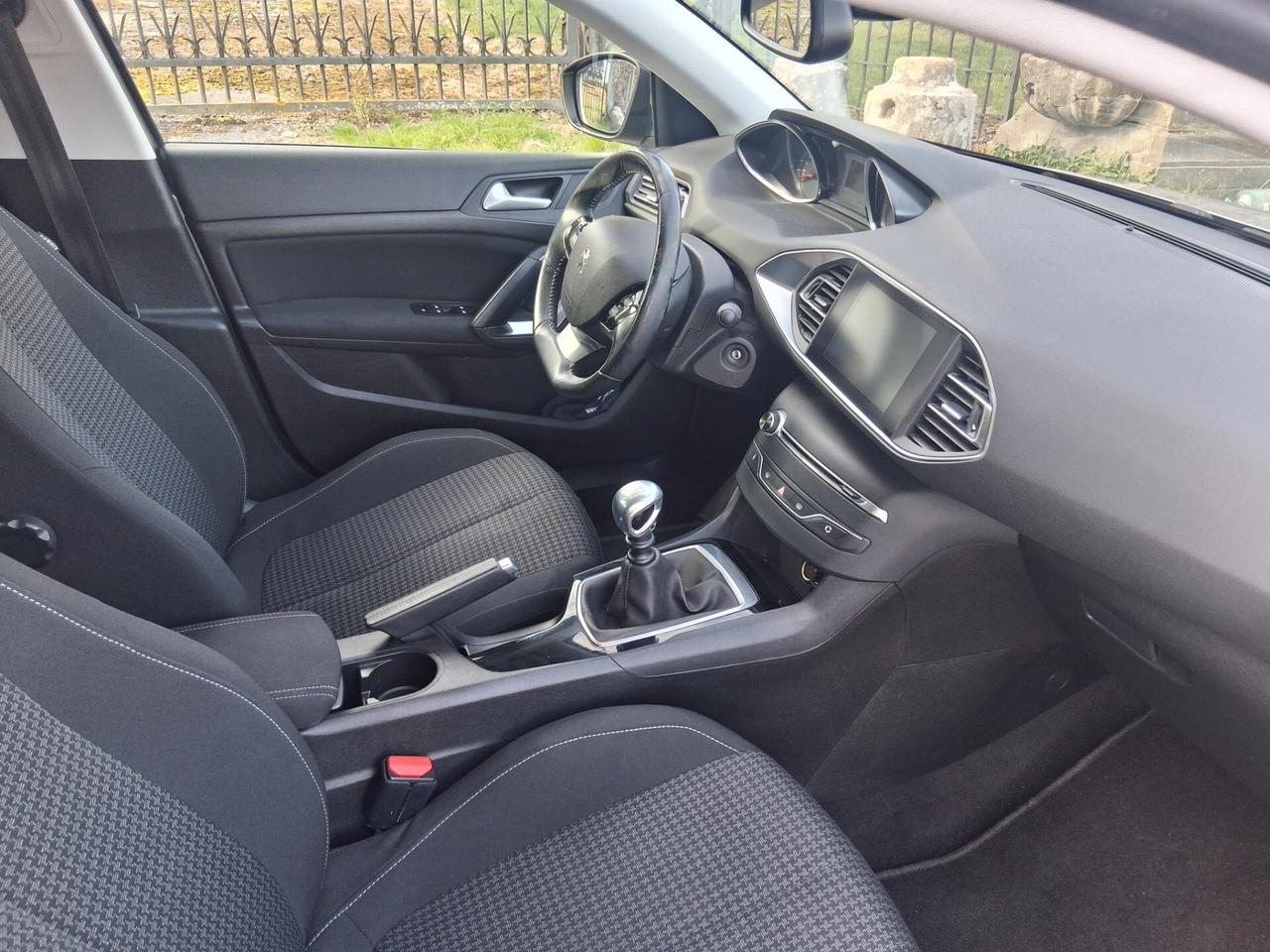 Peugeot 308 BlueHDi 120 S&S EAT6 SW Allure