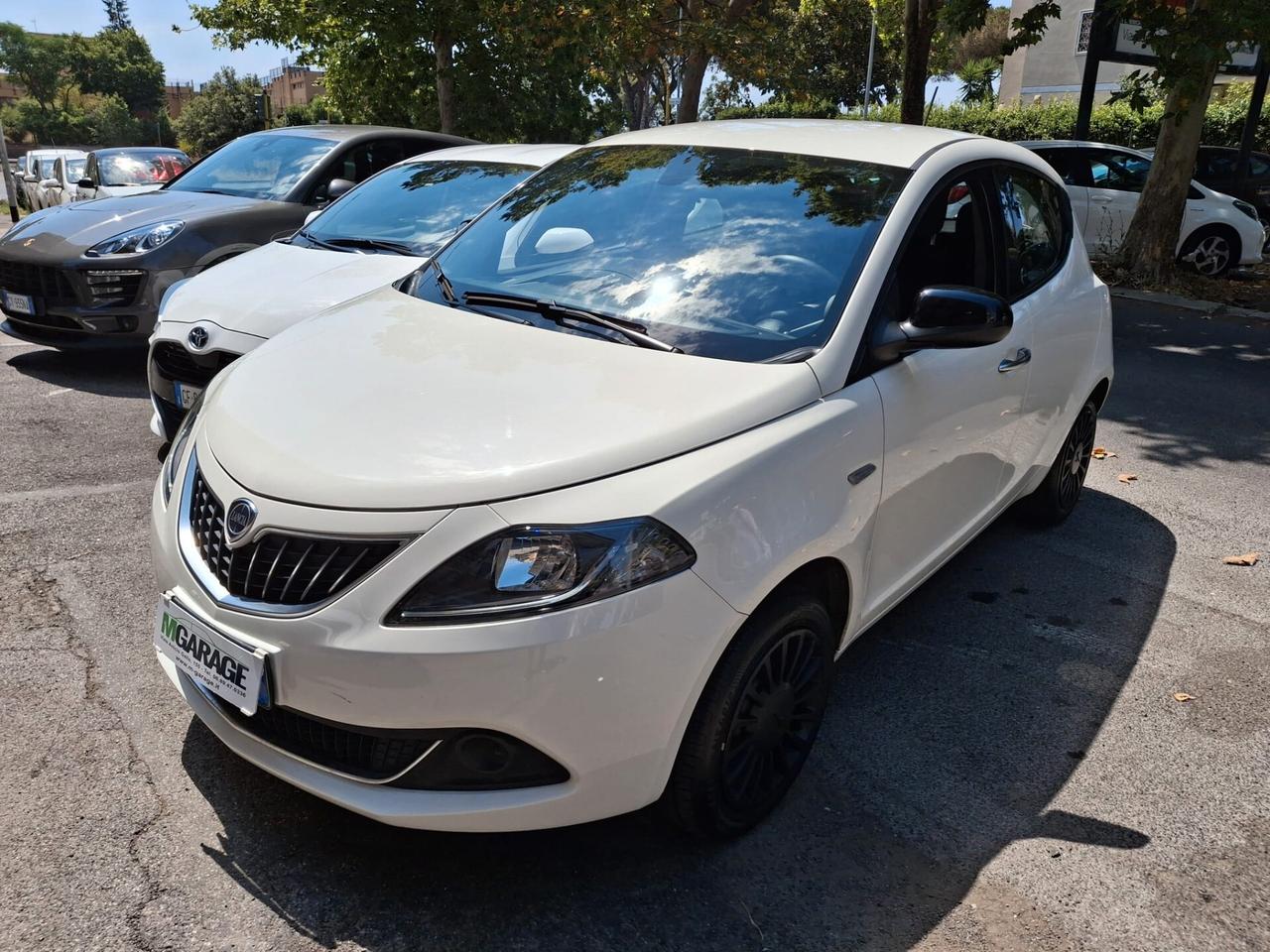 Lancia Ypsilon 1.0 FireFly 5 porte S&S Hybrid Ecochic Silver