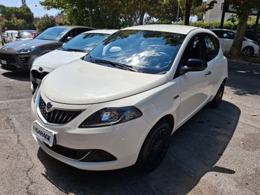 Lancia Ypsilon 1.0 FireFly 5 porte S&S Hybrid Ecochic Silver