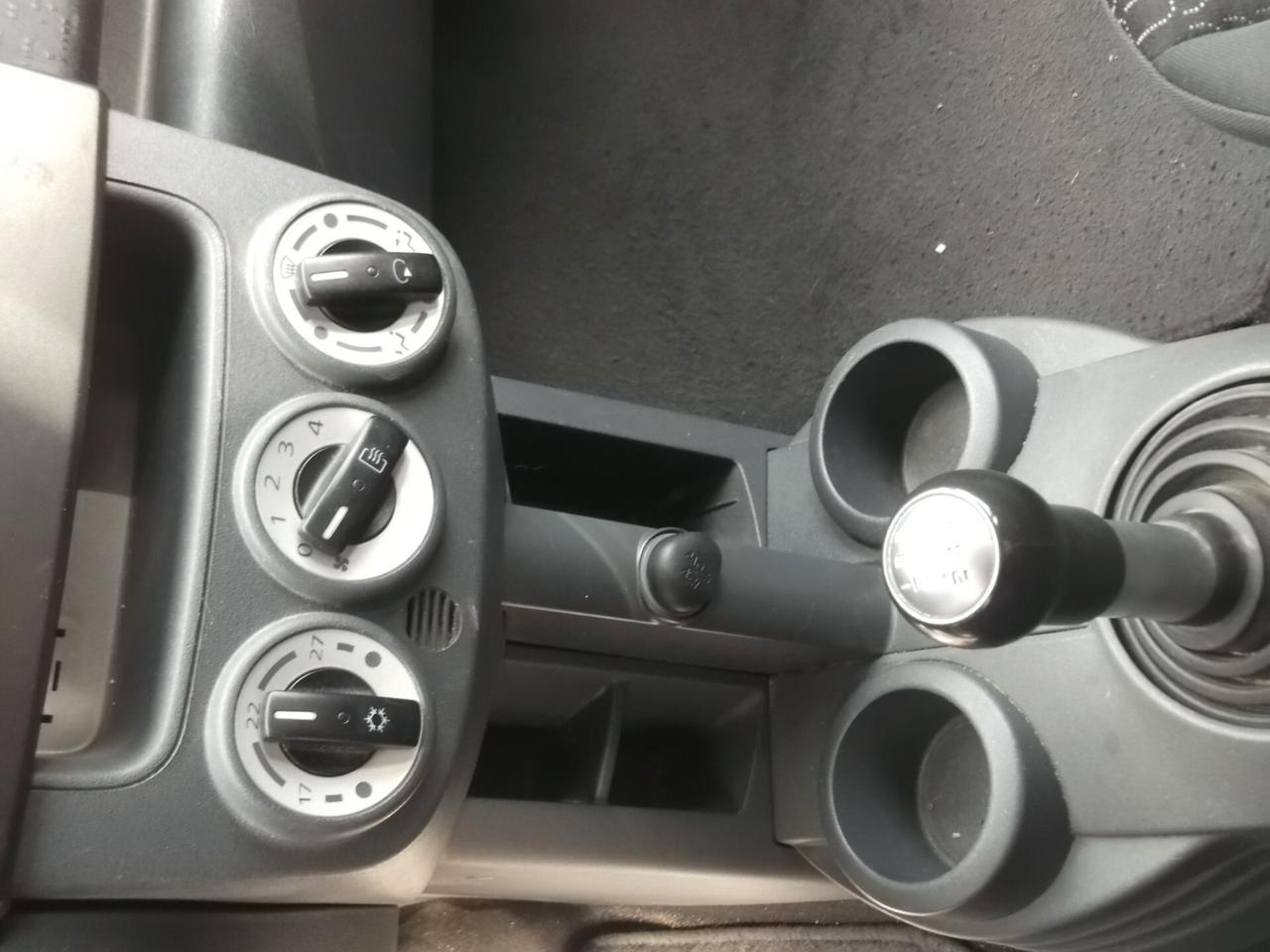 Mitsubishi Colt 1.3 5p. Inform - 34