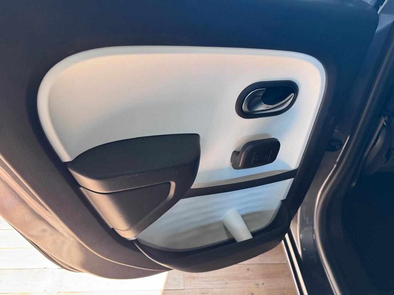 Renault Twingo 0.9 93cv INTENS NEOPATENTATI TURBO, AUTOMATICA,PELLE,NAVI,UNIPRO