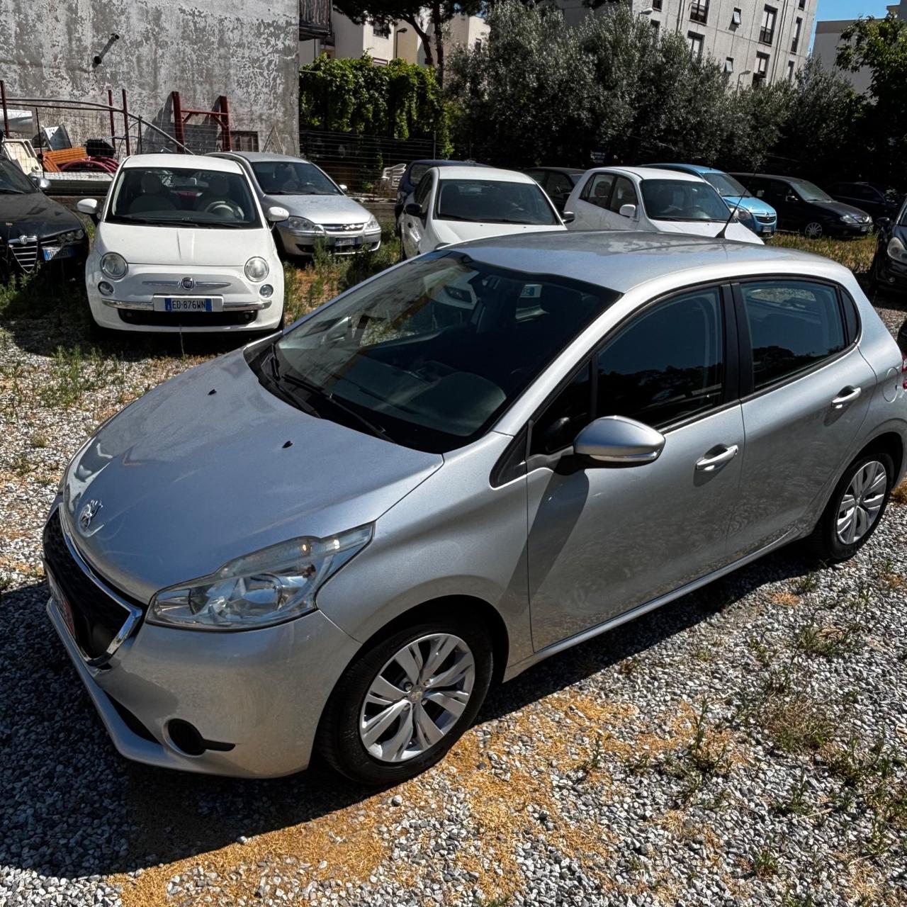 Peugeot 208 1.4 HDi 68 CV 5 porte Allure