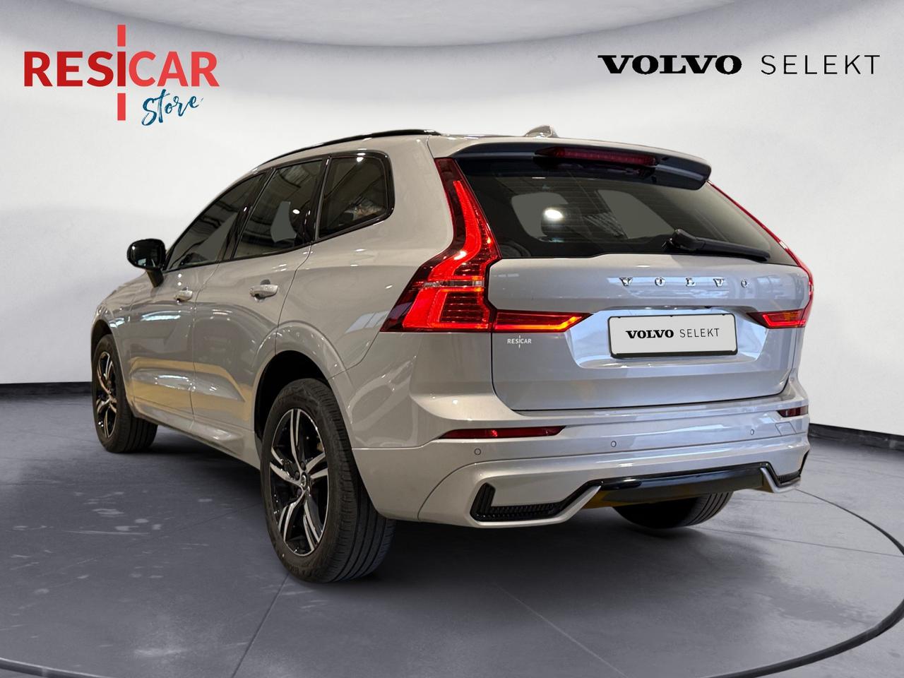 VOLVO XC60 2.0 b4 Momentum awd auto