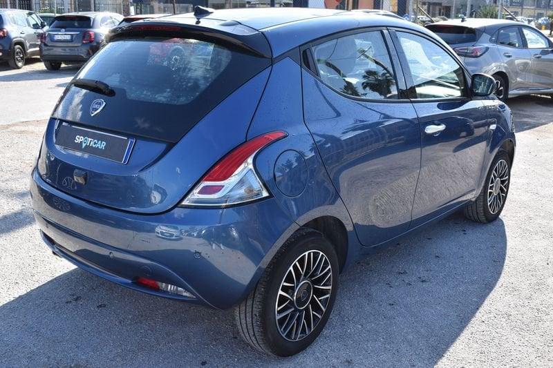 Lancia Ypsilon 1.0 FireFly 5 porte S&S Hybrid Platino