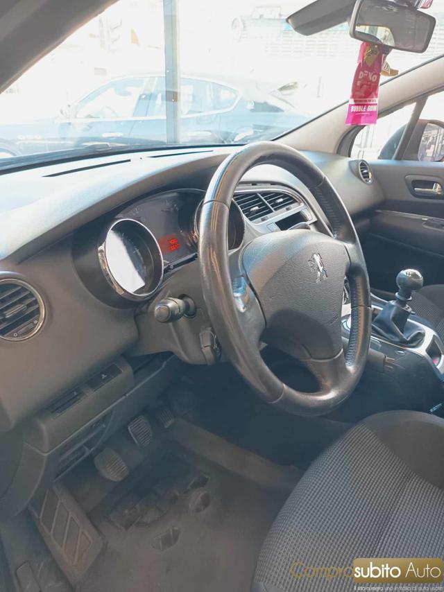 PEUGEOT 5008 1.6 HDi 7 POSTI