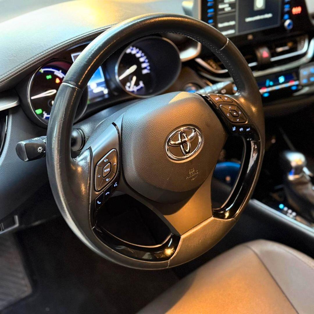 Toyota C-HR 2.0 Hybrid E-CVT Lounge **44000 KM**