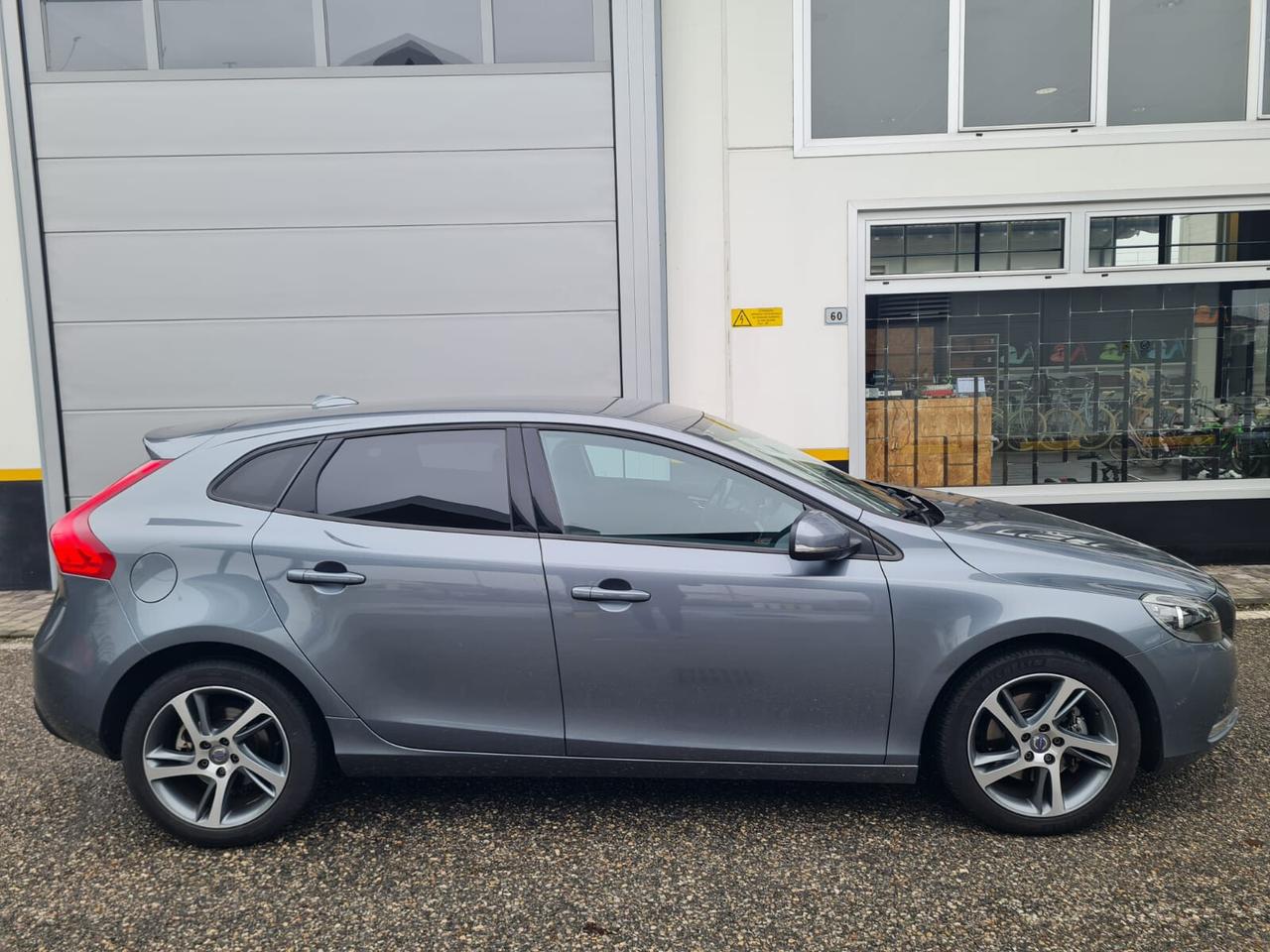 Volvo V40 T3 R-design Kinetic