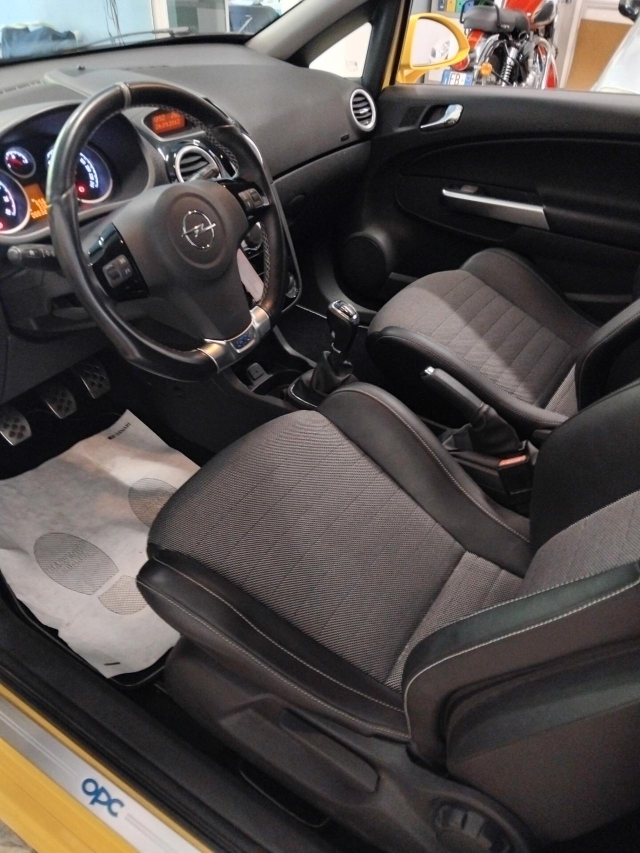 Opel Corsa 1.6 T 192CV 3 porte OPC