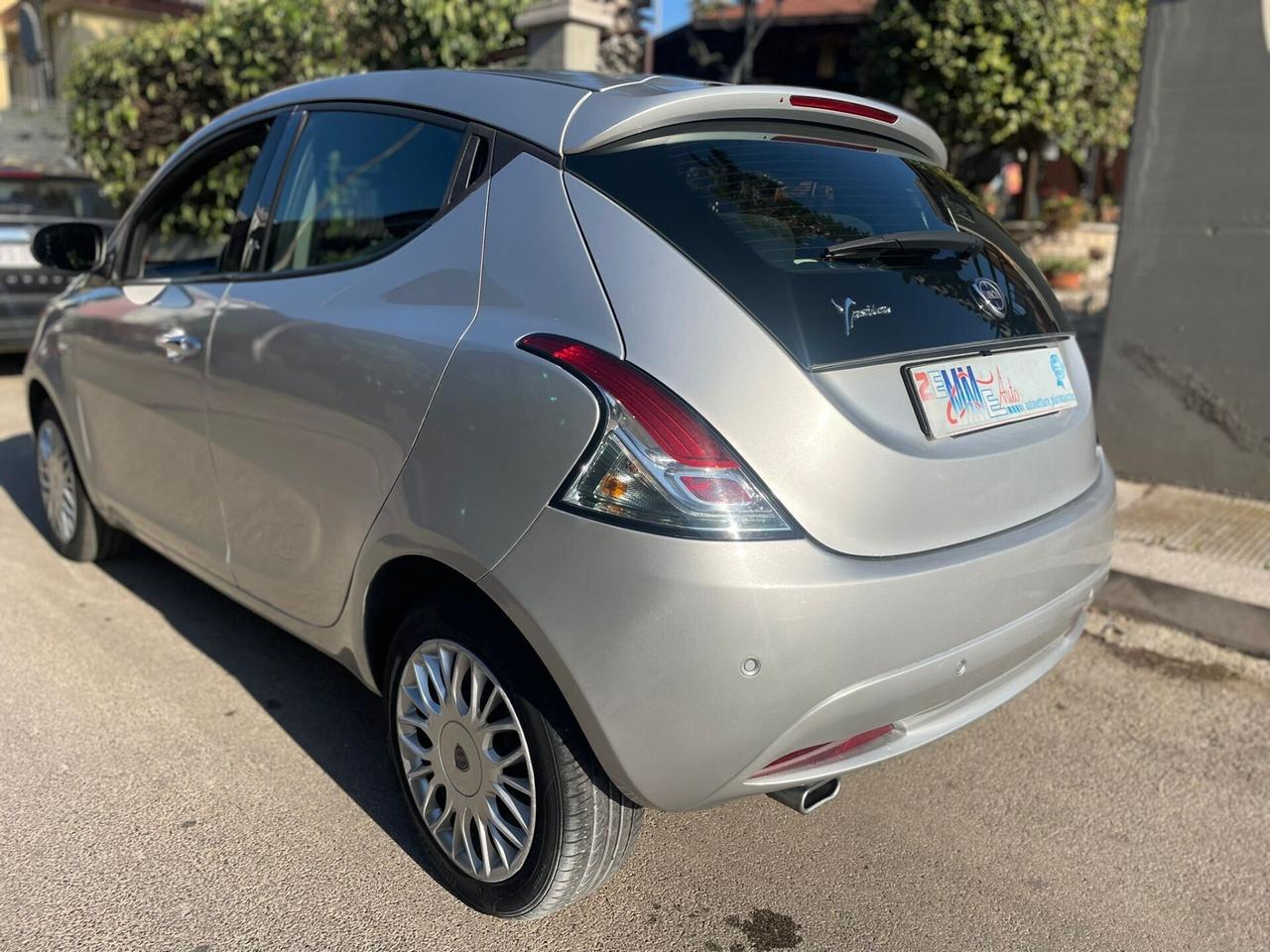Lancia Ypsilon 1.2 69 CV 5 porte Gold